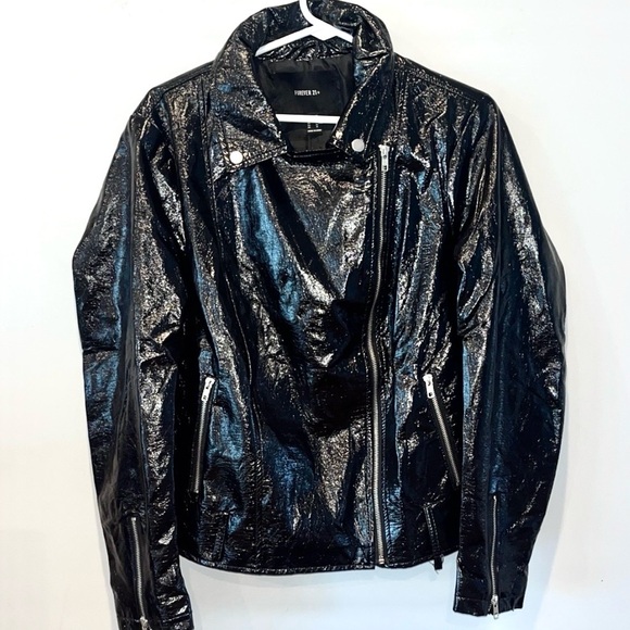Forever 21+Women’s Black High Gloss Faux Leather Zipper Moto Jacket Size 14 NWOT - Picture 4 of 10